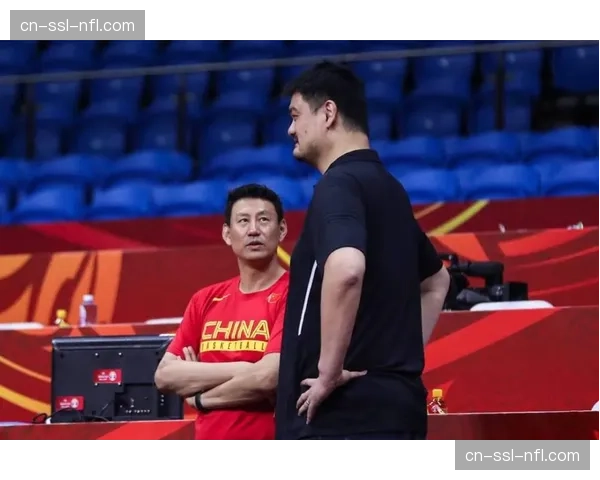 【2026年4月CBA联赛·人物·动态前国家队主帅李楠现身诸暨赛区，观摩季后赛多场比赛