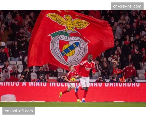 利兹联客场爆冷击败曼联，奥卡福尔梅开二度成最大功臣